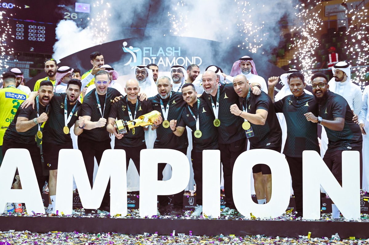 📸 الخليج يَفرض الهيبة .. ويُرسّخ الهيمنة، أنهينا الموسم بِلا خسارة وبكل جَدارة 4️⃣👊🏻

#الخليج_بطلاً_للرباعية 🏆