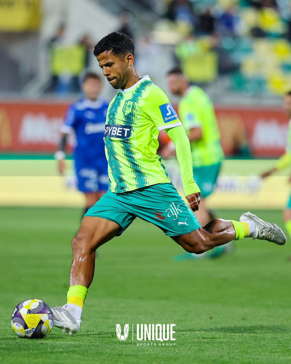 UniqueSG_ES's tweet photo. Líder dentro y fuera del campo. Más que claro el objetivo💥

Trabajo, esfuerzo y constancia, Gus. ¡Vamos con todo!🫡 

#BeUnique https://t.co/UKhNceXgkP