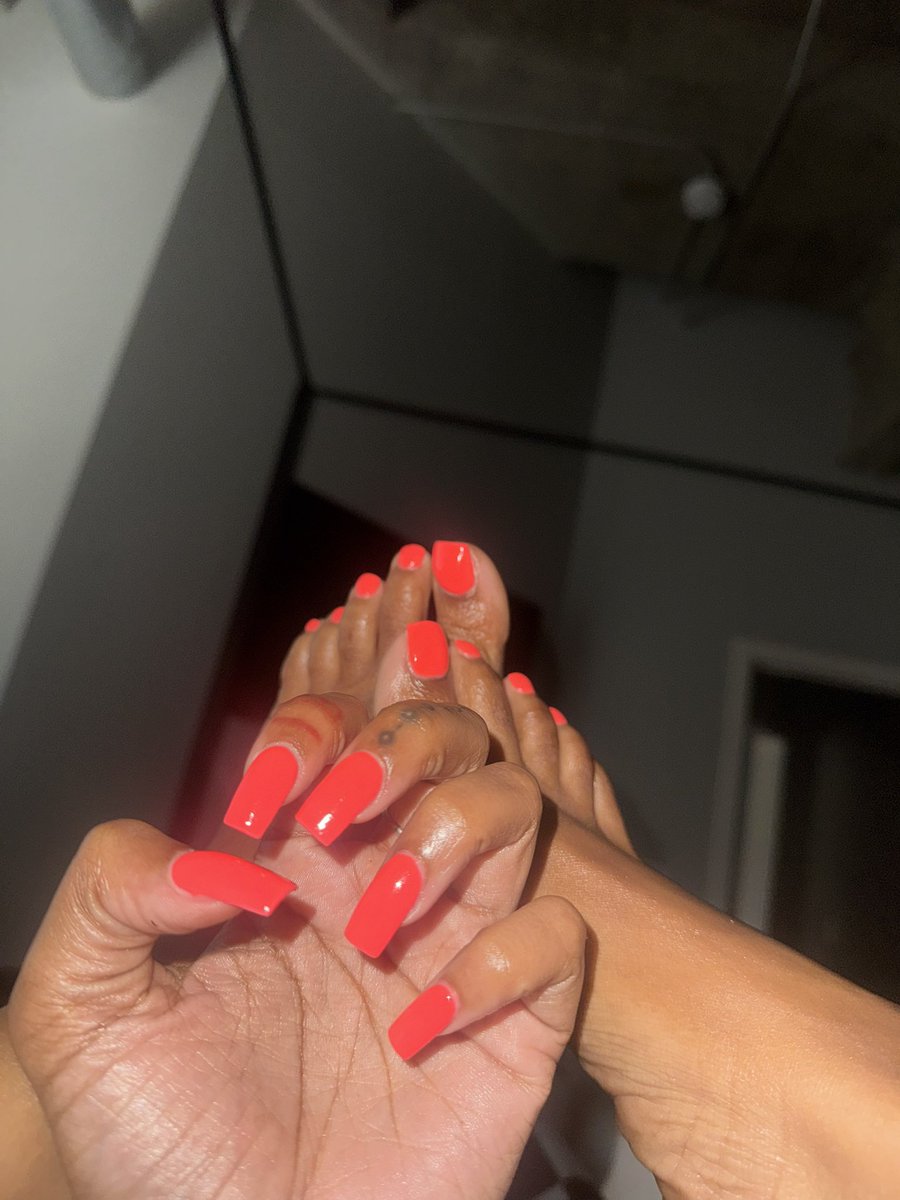 jjblackkkk's tweet photo. …feet o’clock https://t.co/OEBP5iOTOV