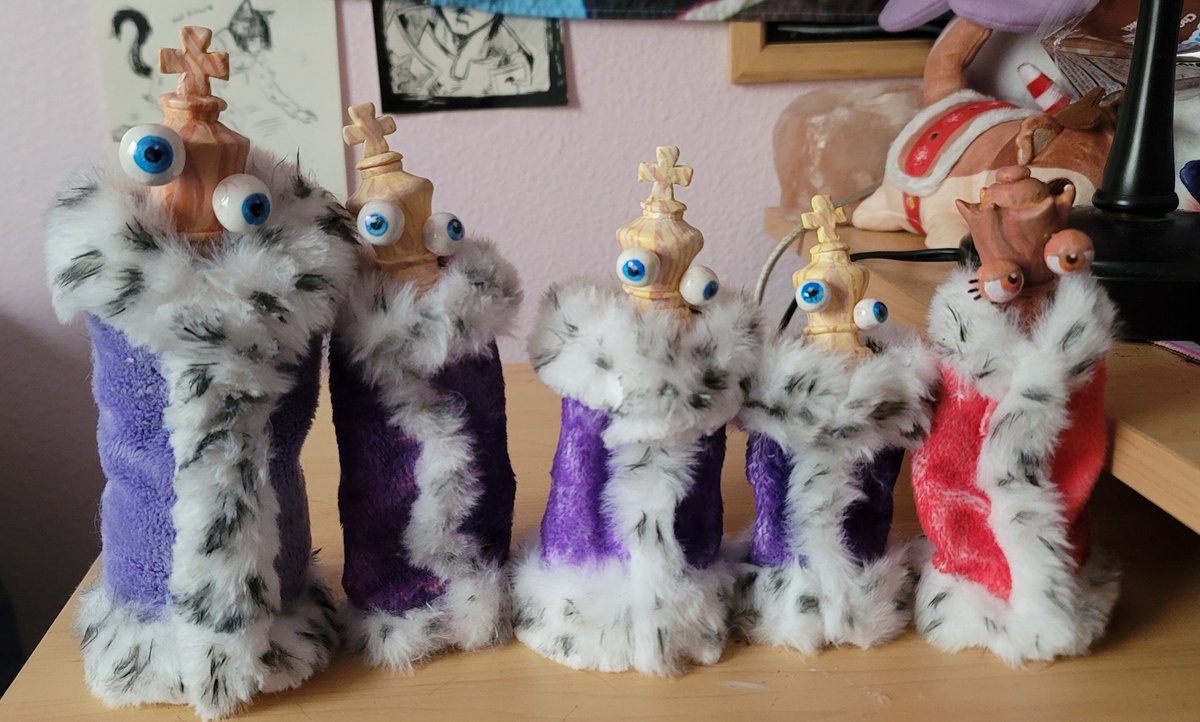 Mothmaeda's tweet photo. finished my first commission for one of these 👀 the one allll the way on the left!  I think the difference is kind of ridiculous, the newest one looks so much better than the first 3 😭
#kinger #queenie #tadc #theamazingdigitalcircus https://t.co/tGFvhYWKtJ