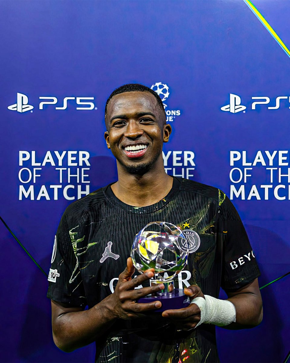 TouchlineX's tweet photo. 🚨 𝗢𝗙𝗙𝗜𝗖𝗜𝗔𝗟: Willian Pacho has been named MOTM vs Bayern Munich! 💫 https://t.co/p4Hmbo9Z69