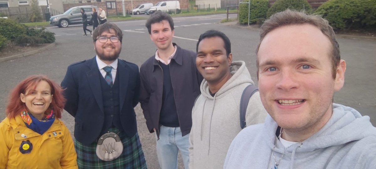 Out &amp; about across Edinburgh Southern this afternoon for election-eve! Deidre Brock would make an absolutely fantastic MSP for the constituency - very hopeful of an <a href="/theSNP/">The SNP</a> Gain! #ActiveSNP
