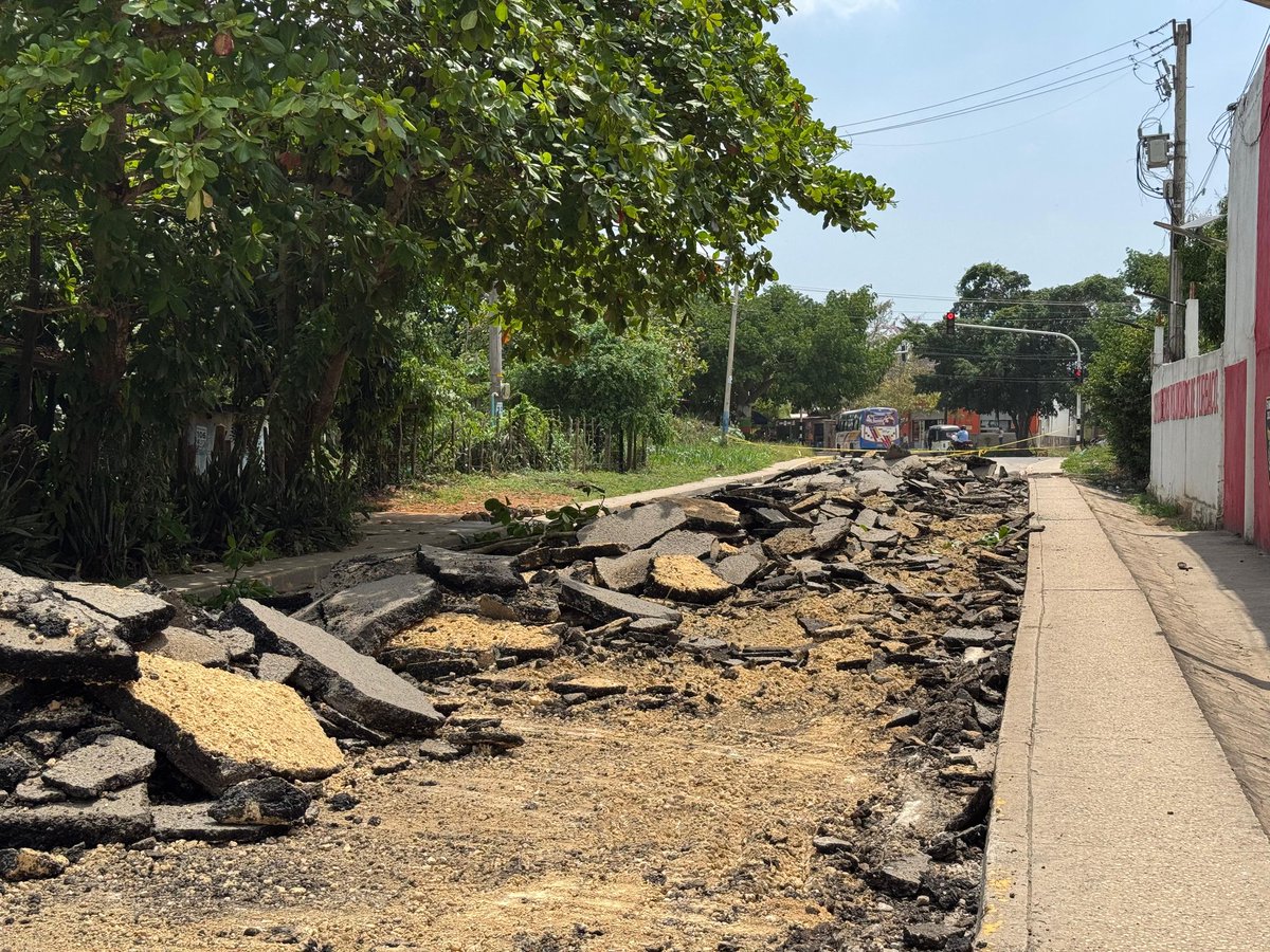 Alcal_turbaco's tweet photo. Con gran satisfacción avanzan las #obras de la vía del Rosario, con toda la maquinaria puesta en marcha.
#Obrasparaelfuturo #Juntosconstruimosfuturo https://t.co/ivUK7G8bZB