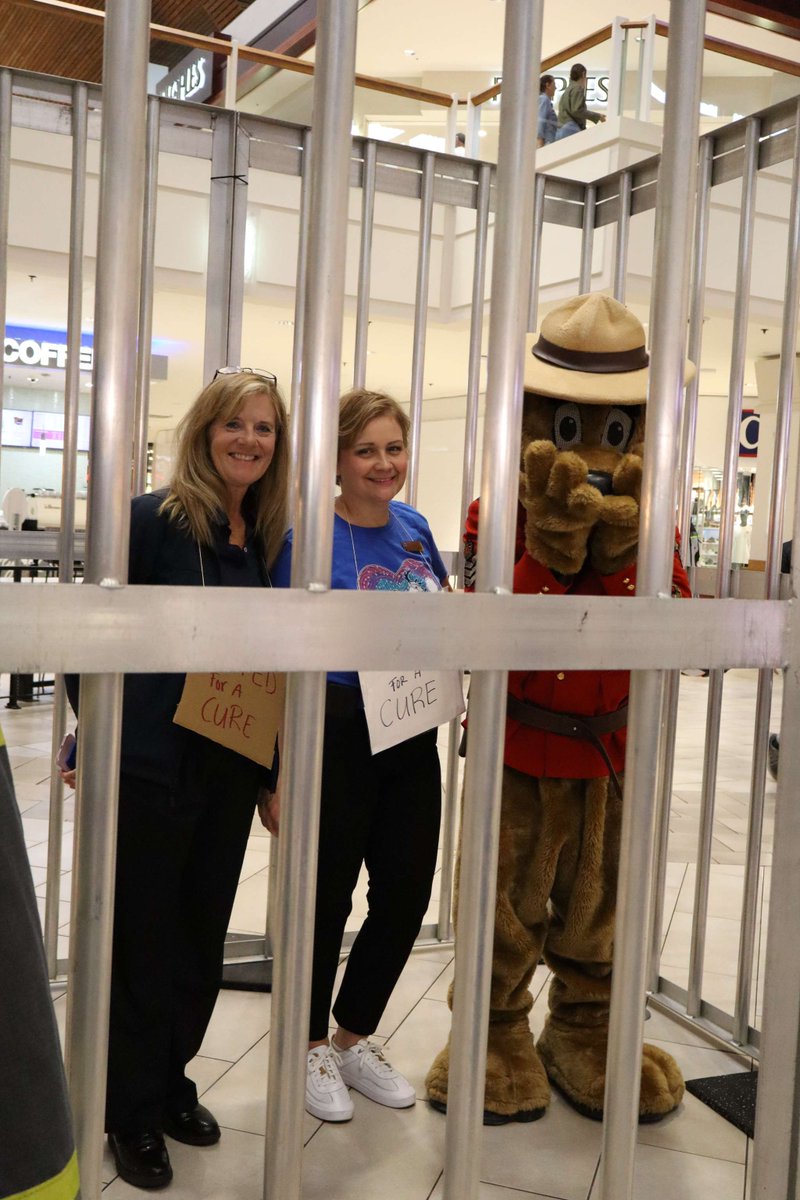 cqrcmp's tweet photo. 📍 We’re at @CoquitlamCentre today with #CopsforCancer for the #CoquitlamRCMP #CuffedForACure event!
Thank you to everyone who’s been “arrested” and “cuffed” at our mock jail to help raise funds for the Canadian Cancer Society and Camp Goodtimes 💛
We’ll be here until 6 p.m. stop by and say hi!
Can’t make it? Donate online: https://t.co/CsKhuxC1cK