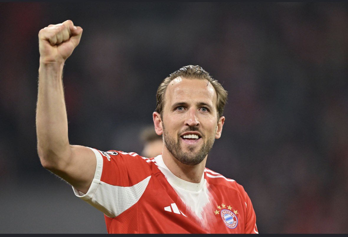 danielito_14's tweet photo. Gracias por existir @ChampionsLeague . 
Del PSG me quedo con este señor . Aspectos defensivos inmejorables con ayudas constantemente. Que pizarra tendrá 🫤🤷🏾‍♂️
Del bayer  sin duda alguna . No se puede tener más olfato goleador , movimientos , controles siempre orientados. https://t.co/xy1uLtdN4j