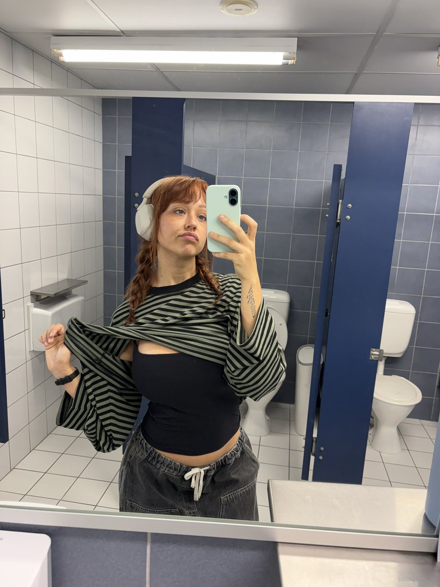 Sabrina tweet media