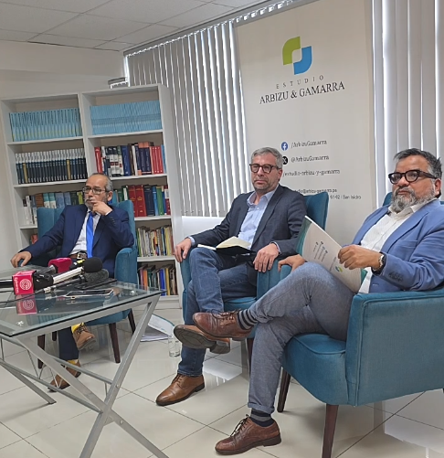 StephanyCuro's tweet photo. #AHORA |  Defensa detalló que ya hubo 2 sesiones de audiencia de apelación contra fallo, del juez  Manuel Chuyo, que negó detención preliminar de Piero Corvetto. Se está a la espera de la decisión. 

"Fiscalía señala como riesgo procesal que Corvetto es jefe de la ONPE, pero él ya no lo es. Ya no hay riesgo posible. (…) ¿Quieren interrogar al Sr. Corvetto? Que nos convoquen", indicó Ronald Gamarra.