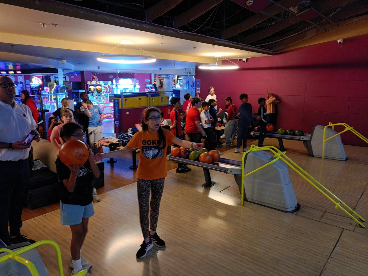 prep_mk_trips's tweet photo. A very busy day, rounded off with a game of 10 pin bowling. Strike! 🎳 https://t.co/PL8UZwYIWt
