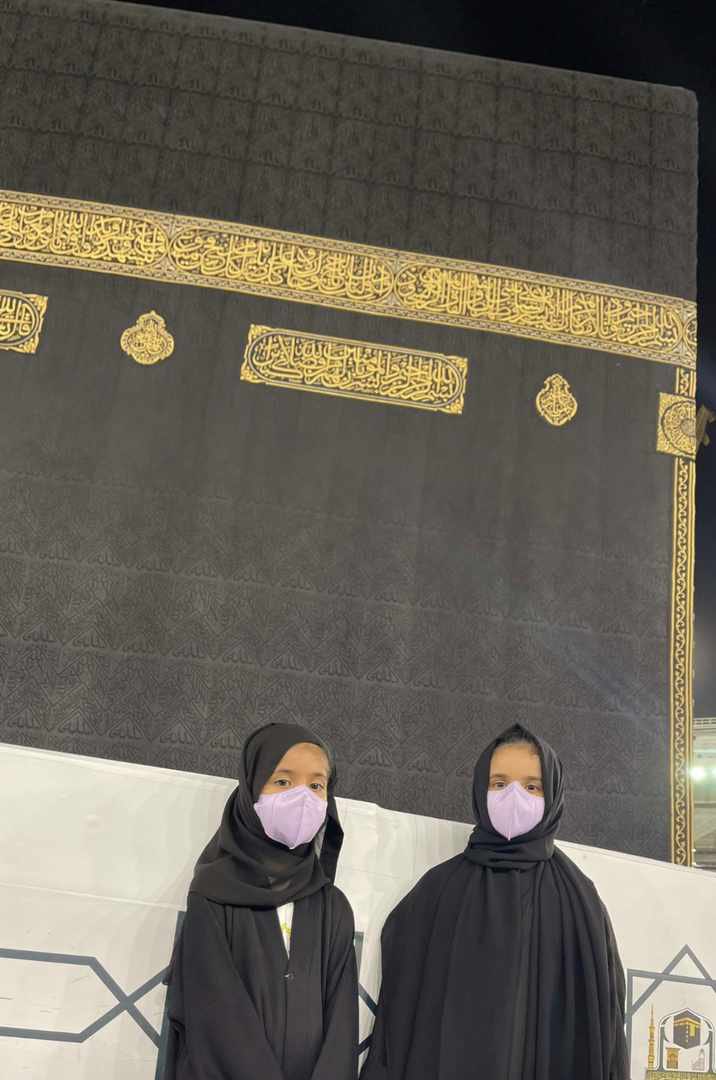 kalshararii's tweet photo. #عبدالعزيز_بن_فهد
التربية الصالحة تبدأ من الأب والأم
التربية الصالحة تبدأ في الصغر 
تعويد الأبناء على ثوابت العقيدة يؤثر إيجاباً عليهم ويرسخ فيهم العقيدة والإعتزاز بها
هنا ملكات حازن الدنيا وما عليها ولم يلهي ذلك والديهن عن الإهتمام بتربيتهن وتعليمهن رواسخ العقيدة الصحيحة وأولها الحجاب..
الجوهرة ولطيفة بنات الأمير عبدالعزيز بن فهد  يحفظه الله
بارك الله فيهم ووالديهم