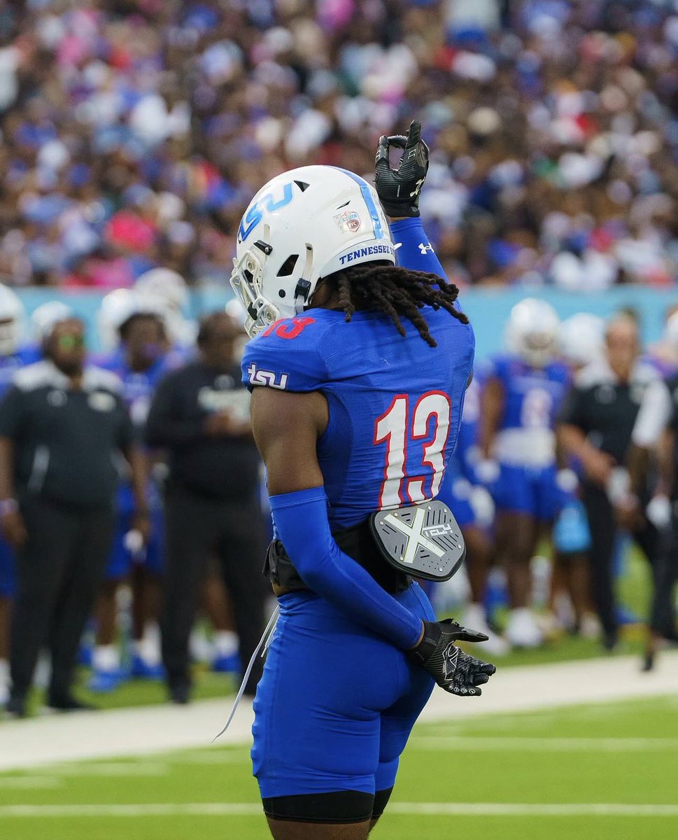 RobertH4mpton's tweet photo. Blessed to receive an offer from Tennessee State University!!! @DJackson_MVP
@Coach_Houn @BokeyFootball
@CoachTate_12 @DavidCarneyJr @GreatCeaser27 https://t.co/KwbLasr9ct