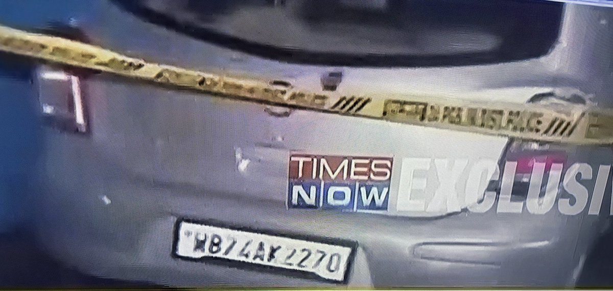 OfficeOfDGP's tweet photo. Car that blocked Chandar suv. Number fake

Then 2 on bike came and shoot him

This is not local TMC goonda

It is clear lSl operative

I said 2/3 lSl module entered from nepal. Huji network tasked

Target was @SuvenduWB 

For PA such planning is not done

Use common sense https://t.co/SsGy59HFFr