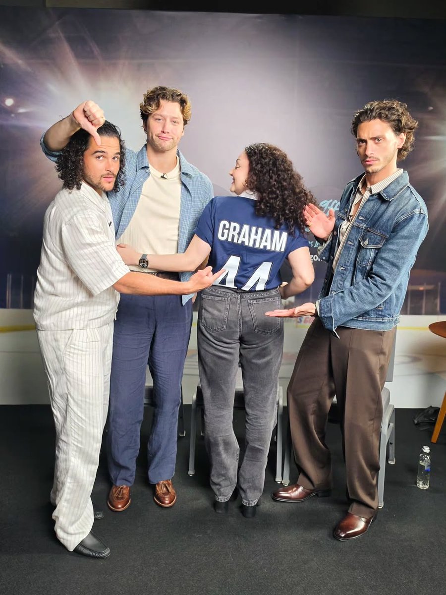 offcampusbra's tweet photo. NÃO DA COM ESSE ELENCO! 😂 https://t.co/NENWEv4jTa