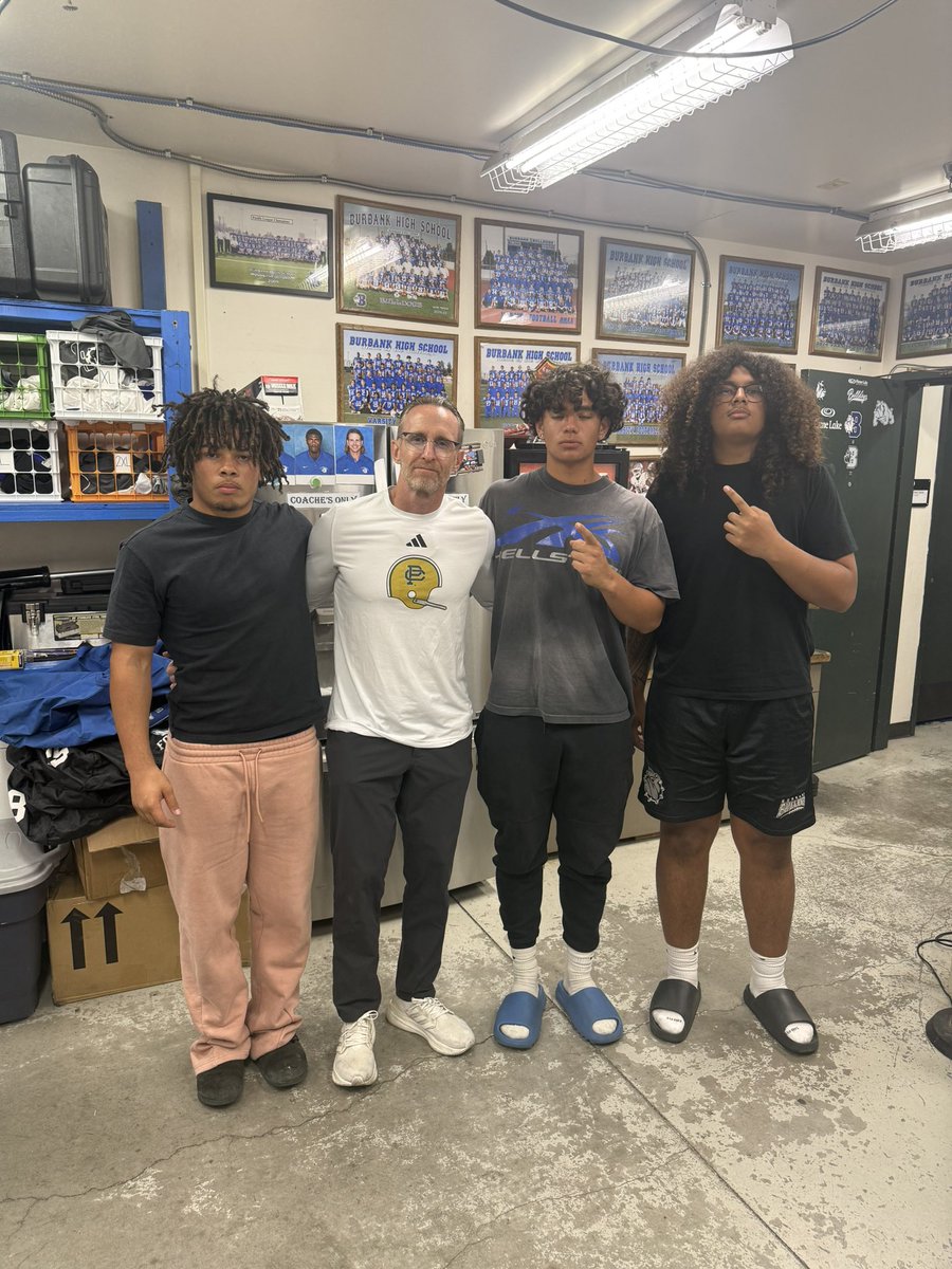 KaylemValencia's tweet photo. Thank you to @WPlemons for stopping by today and telling us about your awesome program! Can’t wait to build a great relationship for the future.
#gomustangs 
@adamgorney @SportPrepX @calpolyfootball @BurbankFootball https://t.co/4wzTNY0Bw6