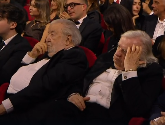 airofwinter's tweet photo. e anche quest'anno la faccia da ma chi me l'ha fatto fare ce l'abbiamo. 
#David71 https://t.co/w1PVEJT4NM