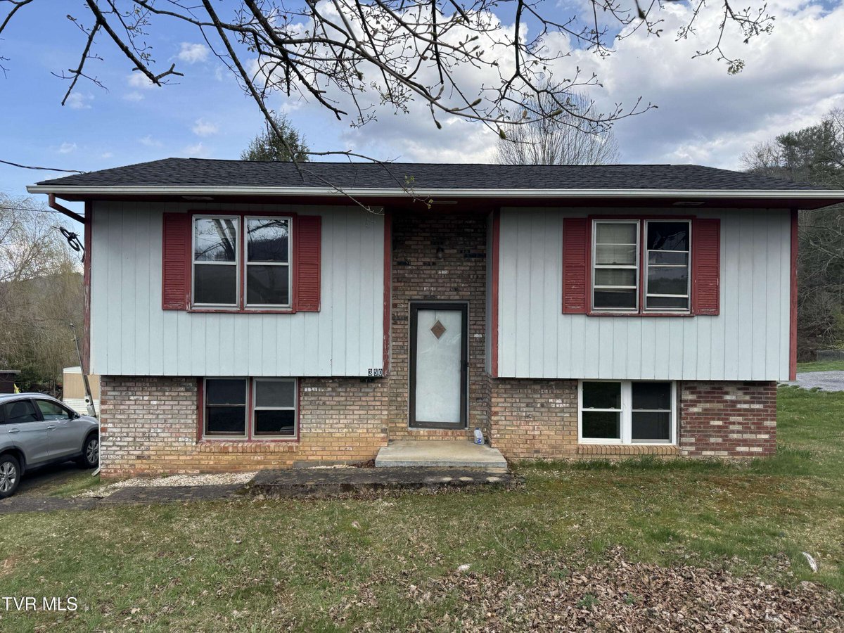 EverydayAdPromo's tweet photo. 350 Mountain View DR, Hampton, TN 37658 just hit the market!
Take a look at this awesome space: https://t.co/1kluv4f9zu https://t.co/P2LAa53nGU