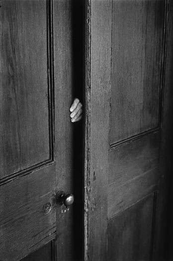 literlandweb1's tweet photo. "El verdadero valor reside en enfrentarse al peligro aun cuando uno está asustado, y esa clase de valor la tienes de sobra".
Frank L. Baum
📷Elliott Erwitt https://t.co/toedENoEQA