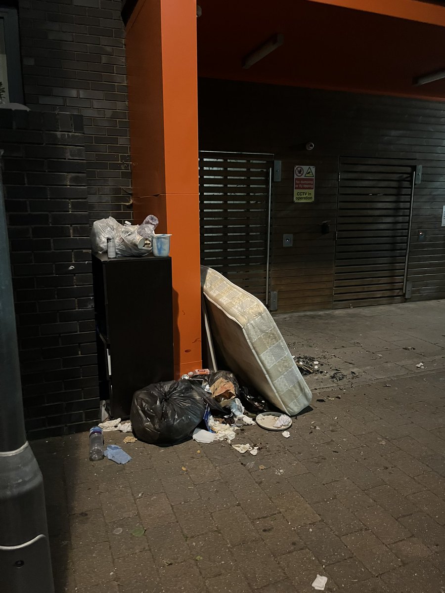 scratchyrides's tweet photo. @TowerHamletsNow Streets immediately around Stepney Shahjalal Mosque are absolutely vile. Are you going to do something to enforce behaviour change? https://t.co/mkn8cZoFR6