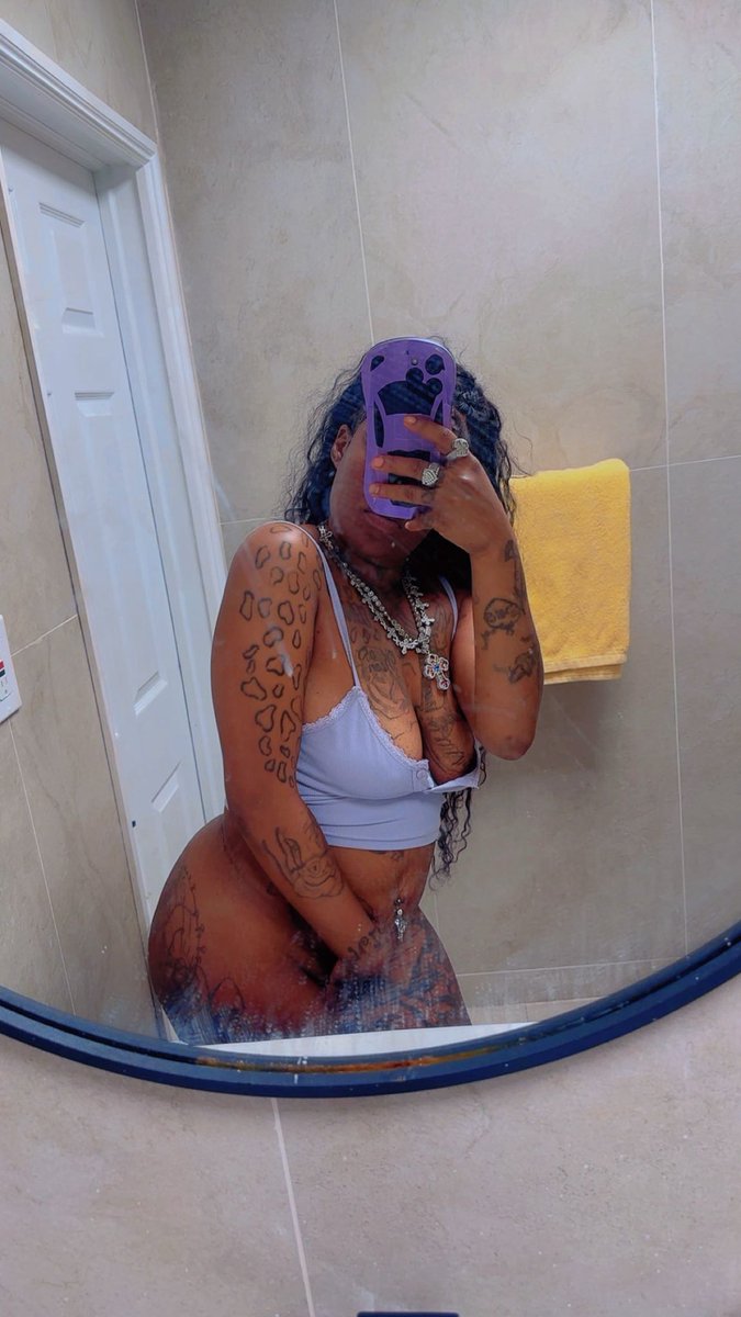 Foreigntdolll's tweet photo. Guess my favorite color 🙃🎨 https://t.co/gcylxjvbgl