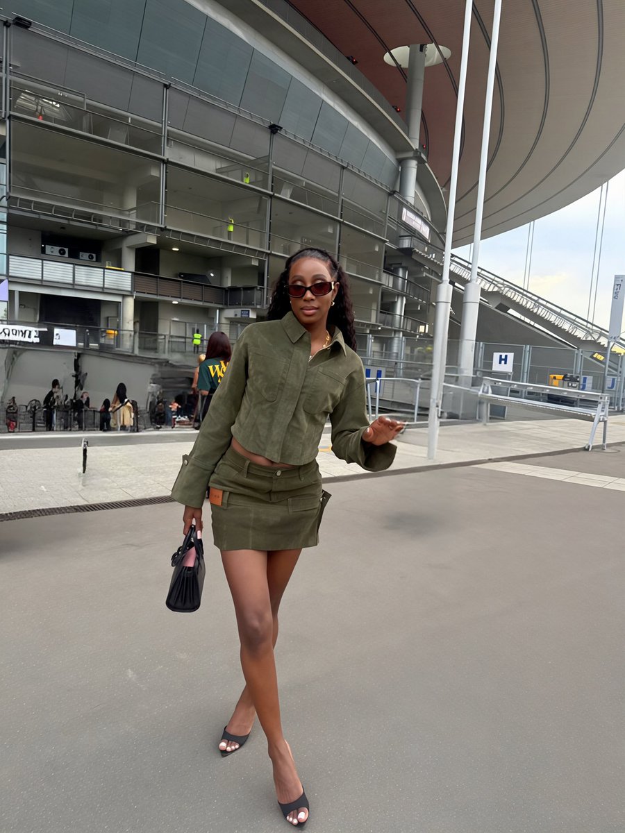 callmenewana's tweet photo. C’est pas forcé, je suis juste Belle 🤭🤷🏾‍♀️Fally #sdf  #fally #congolais https://t.co/0qyiKpigAi