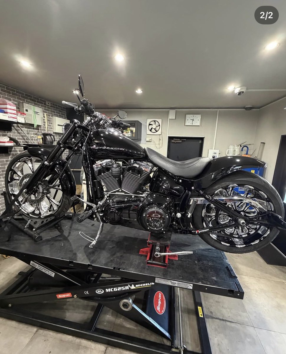 Maximum777's tweet photo. 変更する点は
ライトを砲弾型で長いタイプに、ハンドルはドラッグバー、グリップ、ペグはアレンネス、ミラーもアレンネス、ワイヤーをメッシュ化。
#Blakeout https://t.co/NkI9BTpHxm