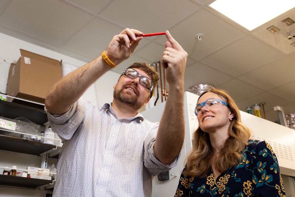 UT_MSE's tweet photo. Associate Professor Dustin Gilbert and his wife, Anne Murray, a Research Assistant Professor of Ecology and Evolutionary Biology at UT, have measured magnetism in more than 120 different species of bees over the last six years. 🐝 

Full Story 🧲 https://t.co/PtYSrcc3sf https://t.co/nqfmFnCxQH