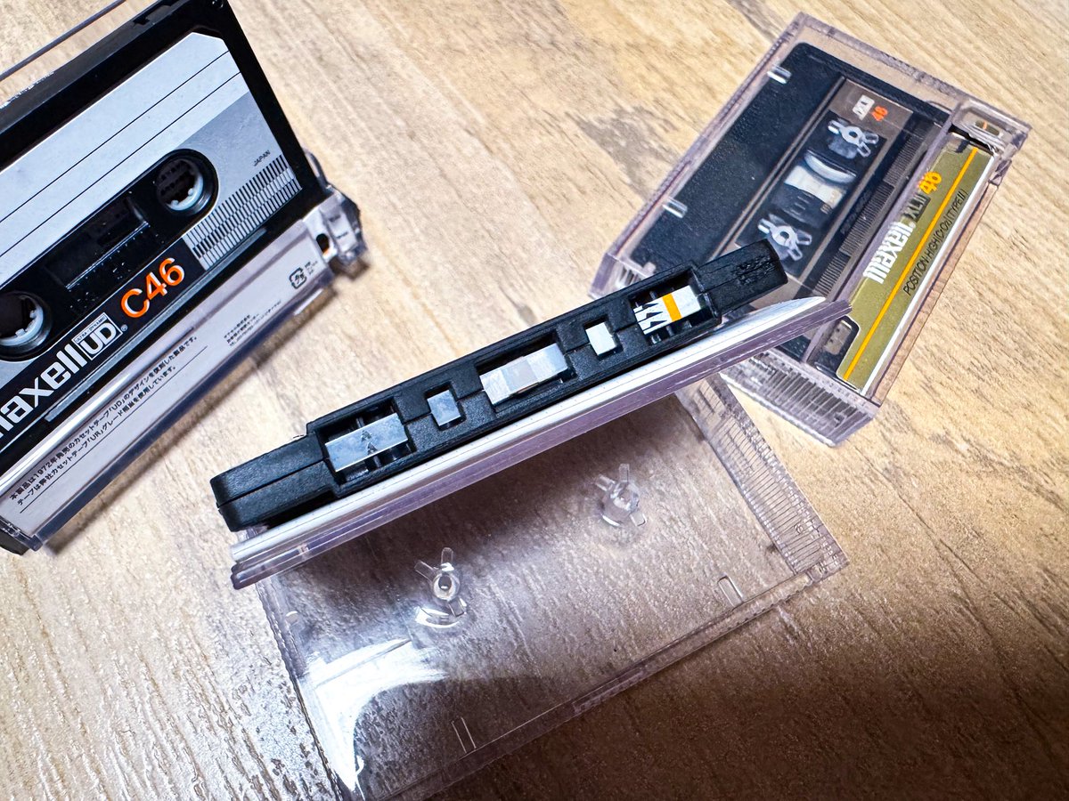 melon__coffee's tweet photo. 「ATC maxell ミニチュアコレクション」

息を呑む再現度……。
手に持った瞬間から本物を感じ、ケースを開けてマクセルの香りがしないことに違和感があるくらいの出来栄え。

この時代のコンパクトカセットテープの重厚感が好きでした。

#maxell
#マクセル
#ATC https://t.co/4JfNbMiIxW