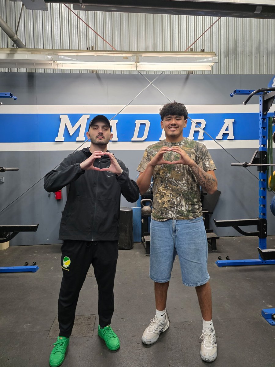 Jaymartinez_1's tweet photo. I appreciate coach @CoachJackSmith for coming and talking some ball with me and about @oregonfootball! Can’t wait too continue this process. #ScoDucks 🦆 

@CoachPaolinelli 
@cincoceja 
@CoachJCastillo1 
@MaderaCoyotes https://t.co/ZaYItLvK8f