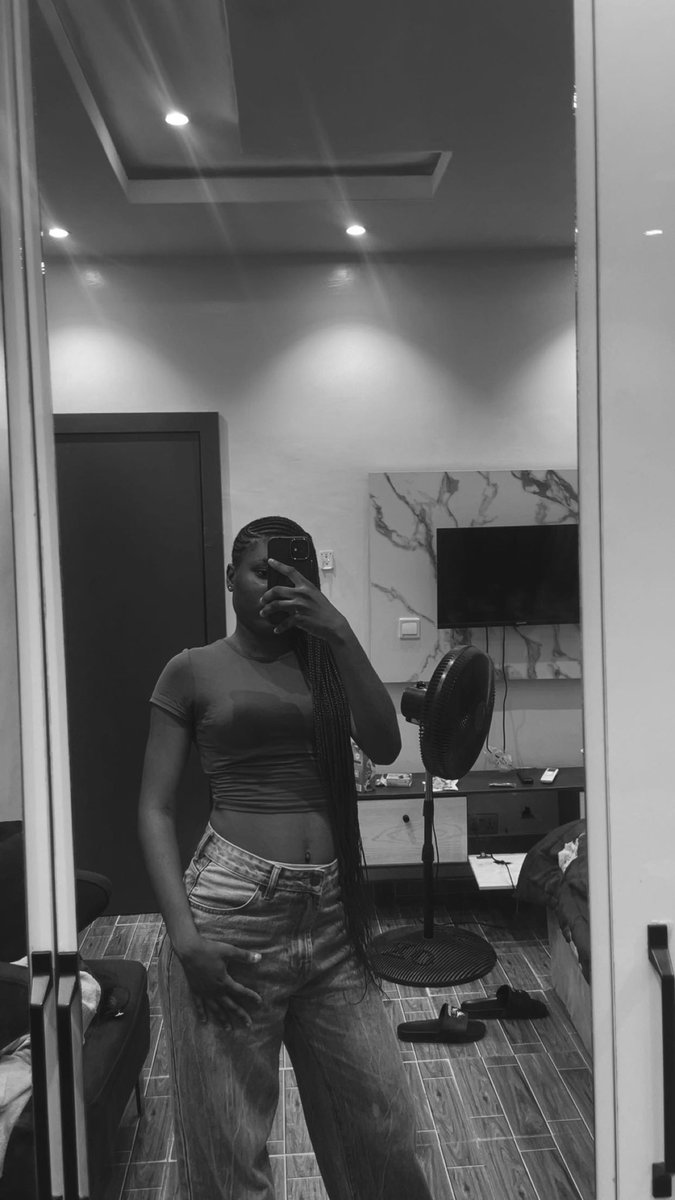 Ebonynotblack's tweet photo. Black is the new me🖤 https://t.co/tO9yMA6pcu