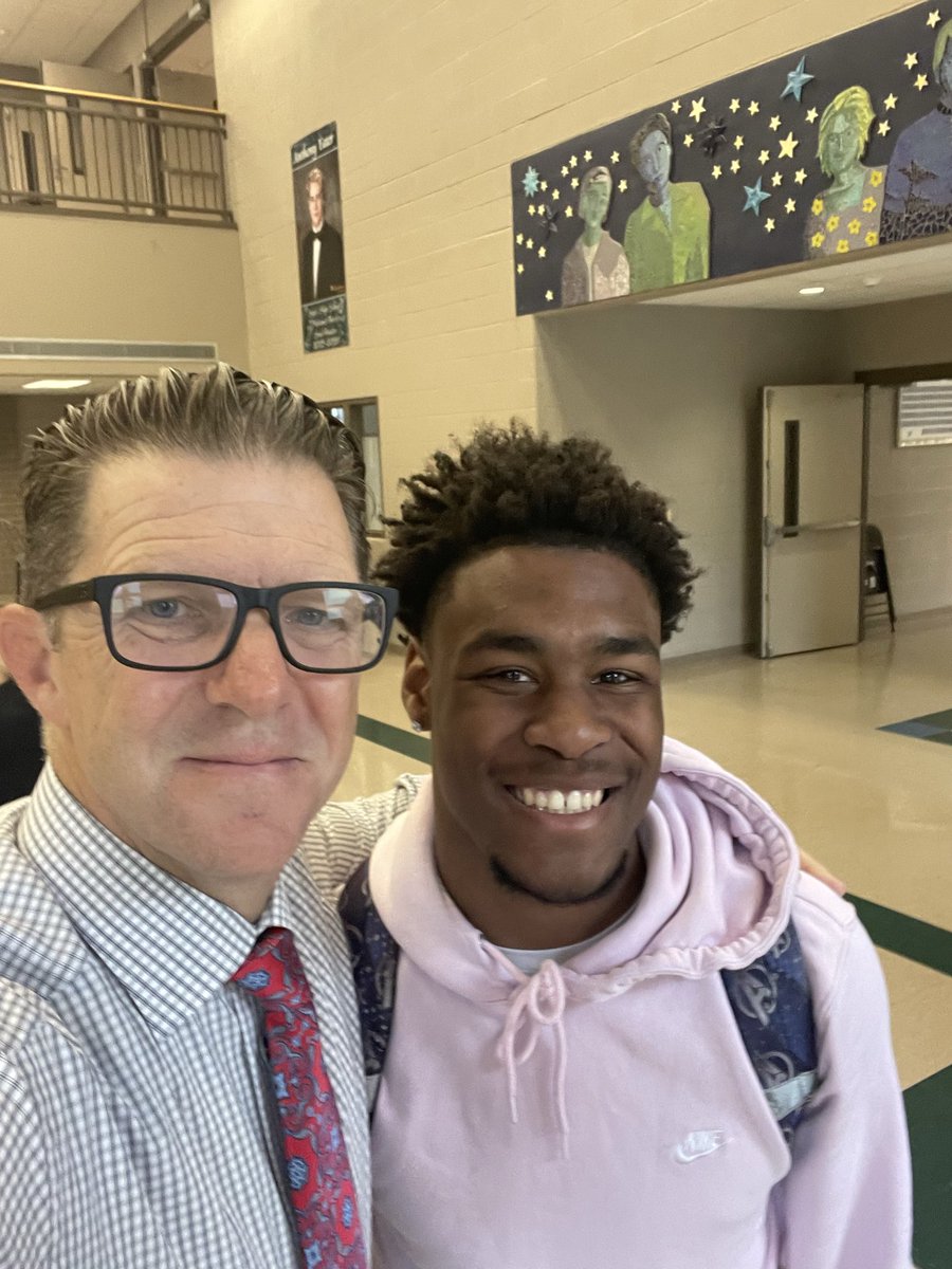 SiegelAP9's tweet photo. Day 154: @SiegelHighStars This guy will be missed. Delvion has represented @Siegel_Nation by living the Siegel Way every day. I’ve loved watching his journey. He can light up a room and challenge people to do the right thing. Go do great things, Class of 2026. 💙⭐️ https://t.co/ZqIA52aBpM