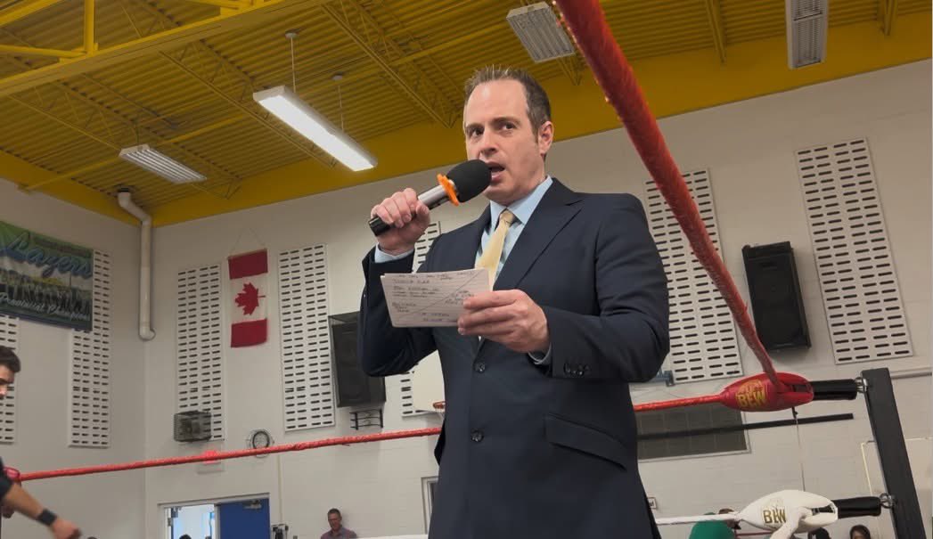 MattYoungCTV's tweet photo. In addition to PXP - I also do in-ring announcing! Enjoyed doing a show in Saskatchewan this weekend! For bookings DM me. #wwe #aew #ring #roh #yxe #cwe #ppw #bew @PPWyxe @INMYHOUSEPOD @aew @ringofhonor https://t.co/UmwXfd3Kp3