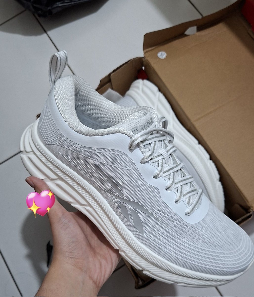 moveoun's tweet photo. @blessthougy reebok road strider kak size 40 650k can nego https://t.co/oiks7GsHfR