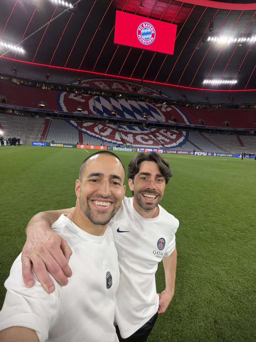 On est en finale!!!!!!!!! A Budapest💪💪💪💪❤️💙
#AllezParis <a href="/GuillemHdz/">Guillem Hernandez</a> <a href="/pf_gomez/">Pedro Gómez</a> <a href="/APiernas/">Alberto Piernas Carcelén</a> <a href="/RafelPol/">Rafel Pol</a> <a href="/PSG_inside/">Paris Saint-Germain</a>