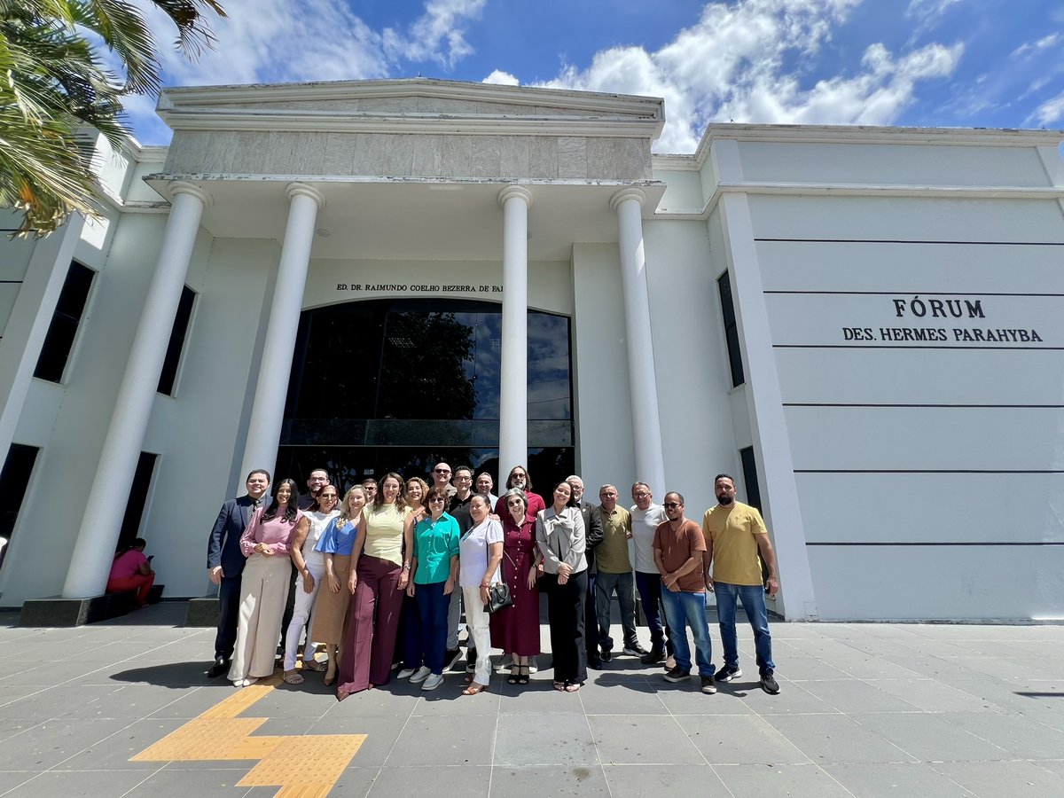 SindojusCE's tweet photo. Comarca do Crato inaugura nova Sala da Central de Mandados em marco de valorização dos Oficiais de Justiça. Uma sala ampla, com capacidade para receber os oficiais e oficialas lotados na comarca, era uma reivindicação antiga da categoria https://t.co/Y5wK4kzLet #SindojusCE https://t.co/AxVzsp4Cat