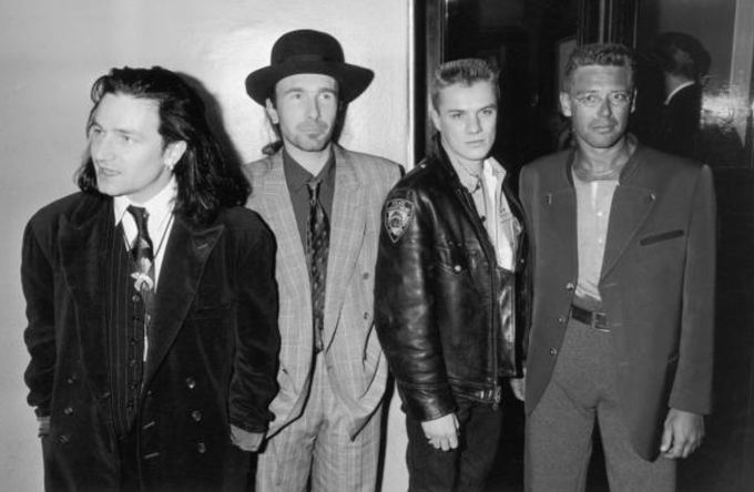 crockpics's tweet photo. Bono, The Edge, Larry Mullen Jr., and Adam Clayton of U2 at the 1988 Brit Awards in London. The band took home the award for Best International Group that night. Photo by Dave Hogan. https://t.co/sZKmEf5erx