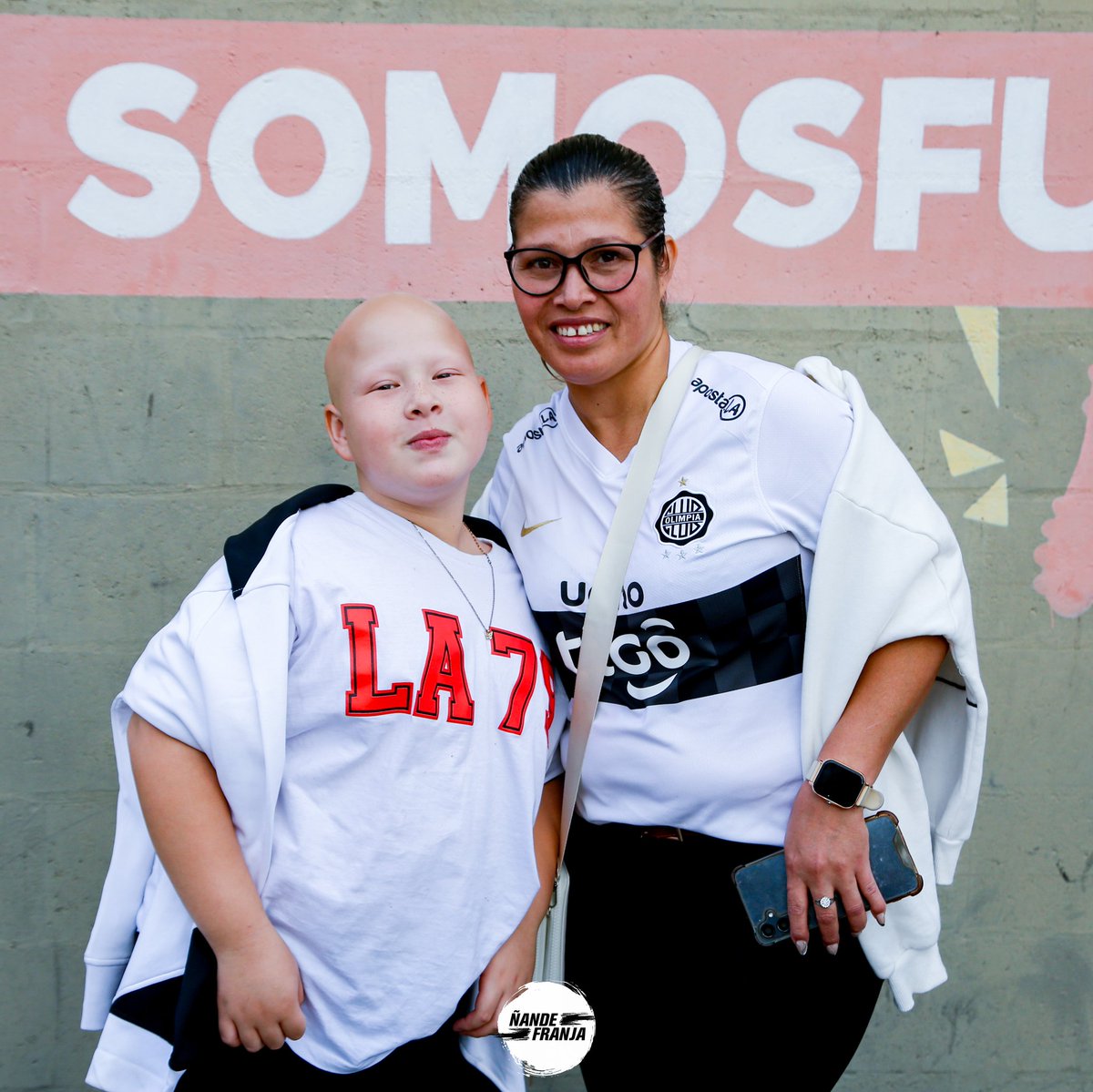 ES AMOR ❤️

Zoe y su Mamá  listas para ir a alentar Campeón del Mundo 🏆🌎

#ñandefranja