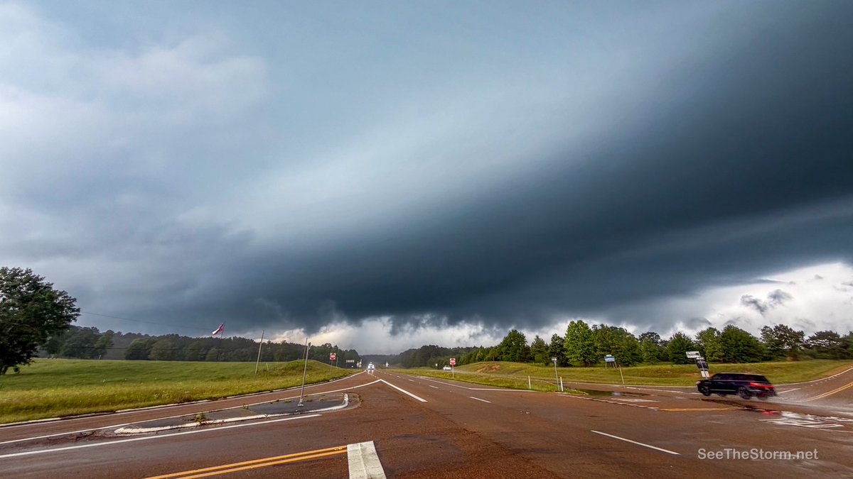 VinceWaelti's tweet image. Severe storm coming into Brookhaven, MS 

@RadarOmega