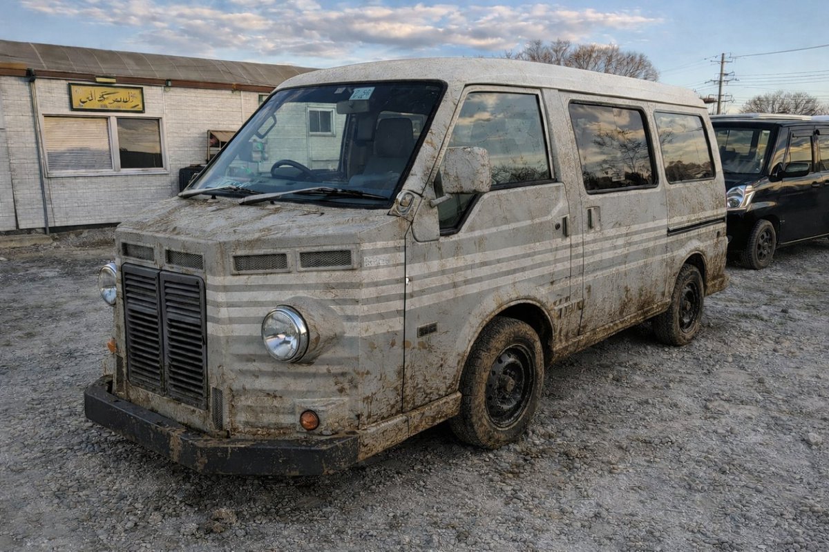 ヤフオクで映画用の車を購入。 GPT で想像画像作ったらいい感じになり