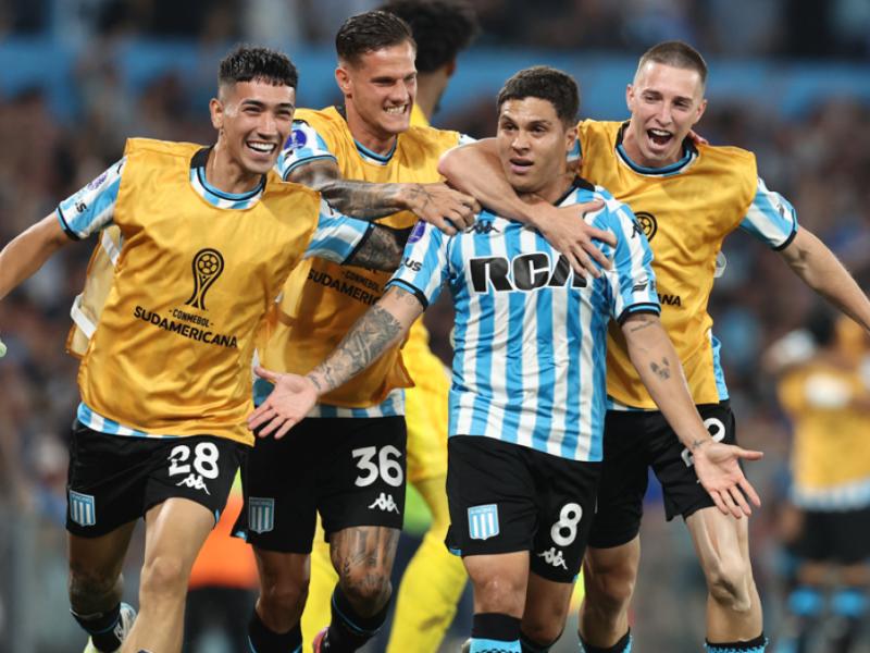 amoracademico15's tweet photo. Ninguna foto representa mejor el SALTO DE CALIDAD DE MILITO.

Los titulares del 2024, se fueron.

Los suplentes, son titulares.

Los refuerzos son TODOS mediocres y no pueden jugar.

Se sigue exprimiendo aquel plantel.

PAPELON DE MILITO. PAPELON LO QUE VOTARON. https://t.co/P3zM5KcFQB