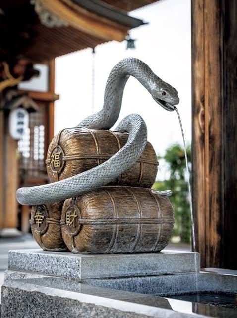 opeyemi1192731 日本は蛇を神の使いとして奉る神社あるからね 弁財天