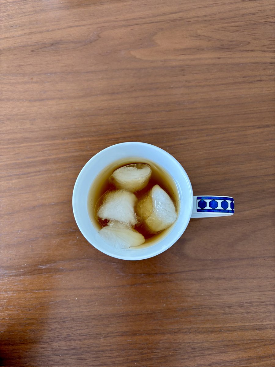 260507 💌🦖

*He sent a photo of his meal

Make sure to eat~!!
✌️🔜

*He sent a photo he finished the meal

Done! 😎
✌️🔜

*He sent a photo a cup of iced tea

Tea time 🌟
✌️🔜
(I'll drink coffee in the afternoon 😌)