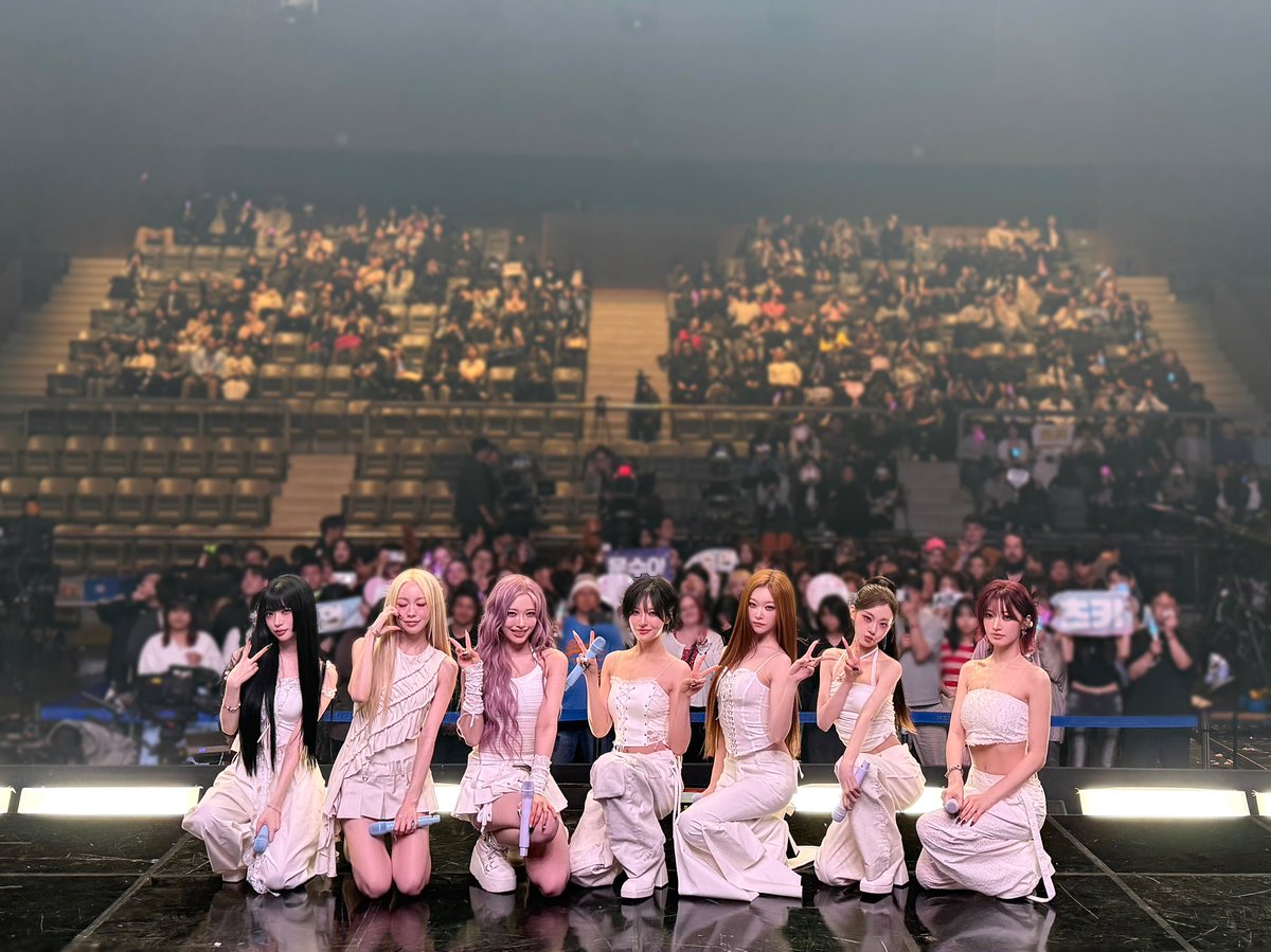 suhyaeon's tweet photo. looking forward to spend more time with you this promotion, eves! see you on music shows 💚 https://t.co/xQJ78uURdQ