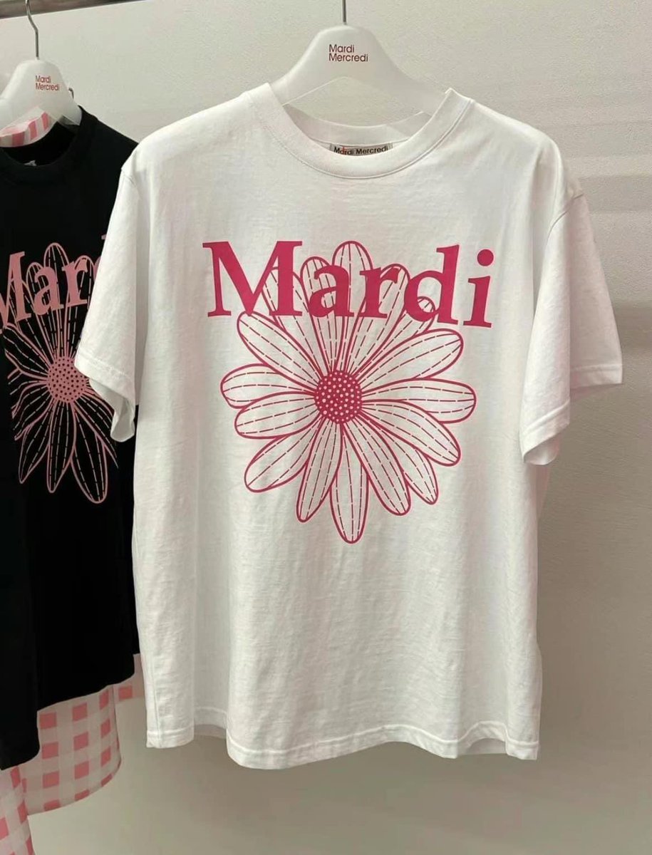 usenieee's tweet photo. ส่งต่อ MARDI  TSHIRT 

-  550 รวมส่ง from 1050 
พร้อมโอนลดได้อีก
-  ขอดูสอบถามเพิ่มเติม dm 🍀

#mardimercredithailand #พร้อมส่งmardi #mardimercrediพร้อมส่ง #mardimercredi #พรีออเดอร์เกาหลี #ส่งต่อเสื้อผ้ามือสอง https://t.co/sut5sewnPZ