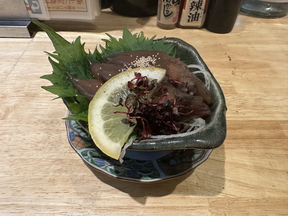 mukai_sputnik's tweet photo. #neomirai で死んだ海老と蛍烏賊を醤油の海に沈めたやつ啜ってる。 https://t.co/79TmDTr82k