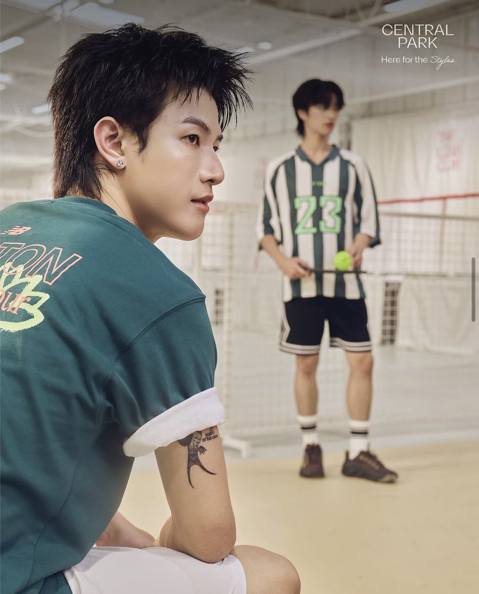 vvvsync's tweet photo. เสิร์ฟทั้งลุค เสิร์ฟทั้งความเท่ 🎾🧸✨
VVV กับโหมด Sport Fashion คือดีเกินต้านจริง ๆ 🫶🏻💖🌷
“When you think of tennis or pickleball, think Central Park”
#CentralParkBangkok
#Hereforthestyles
#VVV_TRIPLEV #JANUS_VVV #JEEWATH_VVV #JUNIOR_VVV https://t.co/TcUsCxObK9