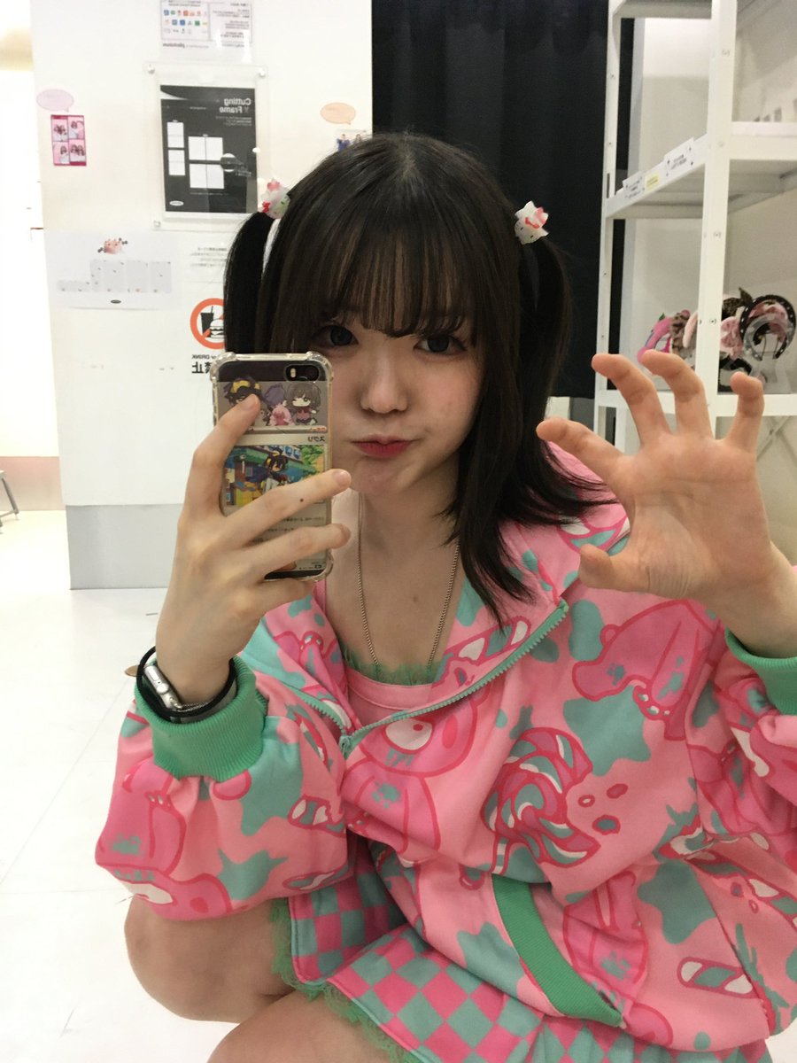 うに tweet media