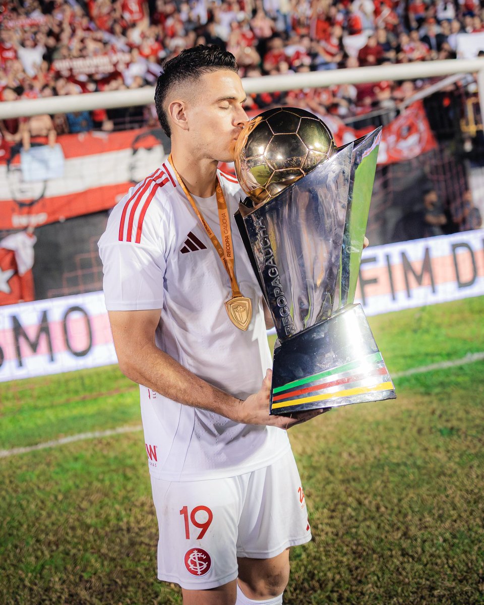 RafaelBorre_'s tweet photo. Feliz por la victoria, por el título y por el gol.

Gracias a mi familia, a Dios y a todos los que corren conmigo. 🇦🇹🫡⚽️🏆

Seguimos trabajando. https://t.co/L1lytiMTbo