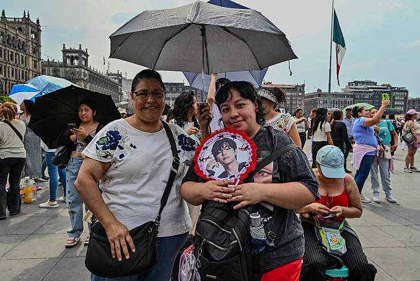 Please RT and Reply:

MEXICO LOVES TAEHYUNG