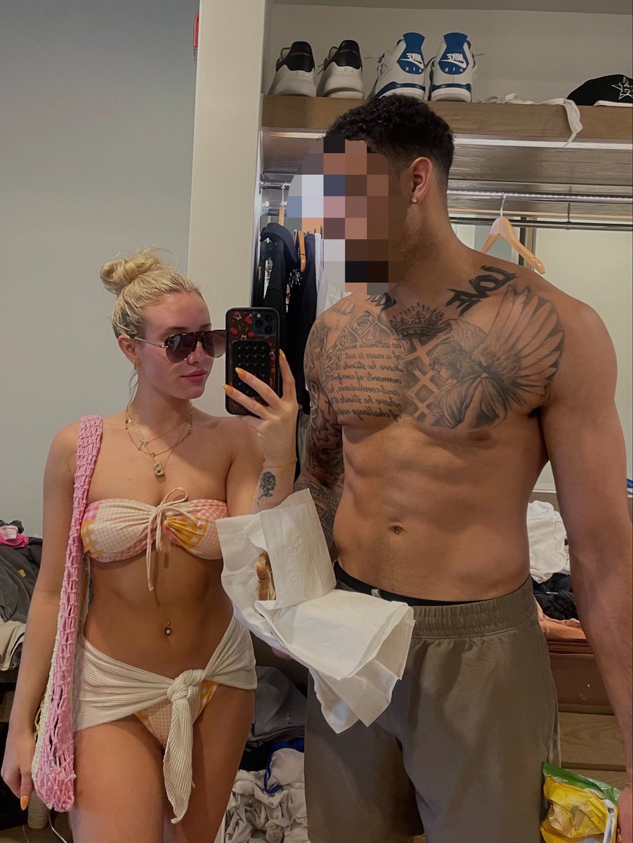brattyavaa's tweet photo. craving a cuck-funded baecation 🖤🛫 https://t.co/SImbMKDne0