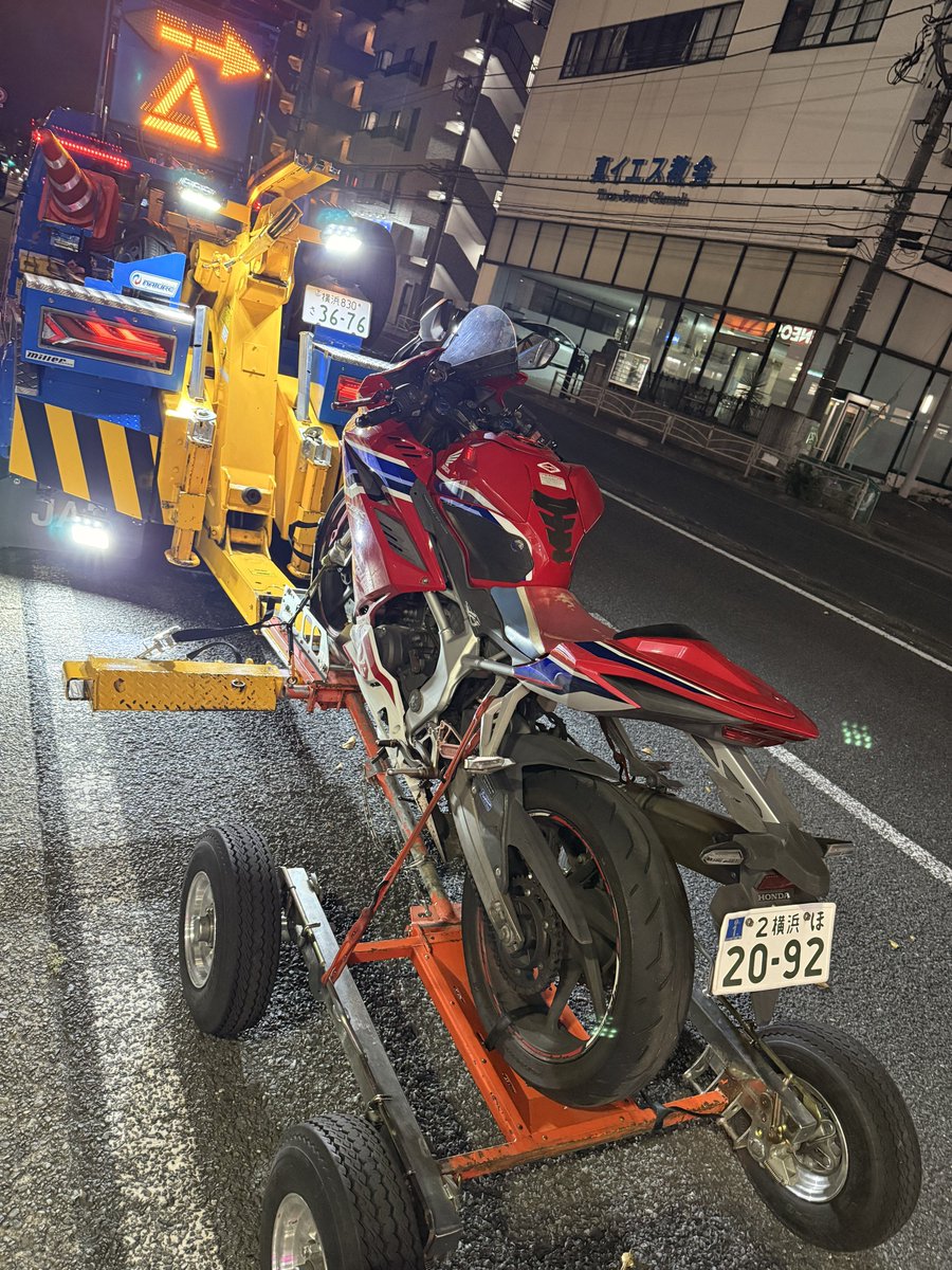 PreDatoR_2RR's tweet photo. 歳も変わったので更新
#バイク乗りとして軽く自己紹介
名前：プレプレ
性別：男
年齢：27
出身：神奈川
身長：177
車種：二ダボ&amp; TZR50R &amp; CX-60
好き：ツーリング&amp;ドライブ&amp;飲み
一言：まだまだお兄さんです。ニダボは死にかけです。TZRはコールドスリープ中です。
#バイク乗りと繋がりたい https://t.co/2MaeuKid71