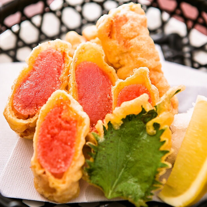 お好み焼き、たこ焼き…いえいえ！
#コナモンの日 には
とめ手羽の「柔らか熟成鶏むねの天ぷら」も
仲間に入れてください✨

「衣」という名の粉に包まれた熟成鶏は
外はサクッ、中はしっとりジューシー🤤

他にも衣をまとったコナモンたち揃ってます😊

#とめ手羽 #企業公式